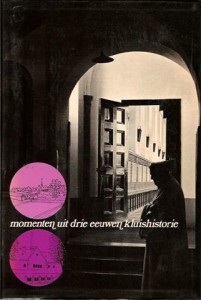Cover of Momenten uit drie eeuwen kluishistorie book