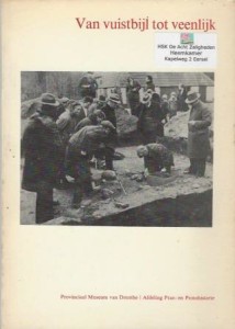Cover of Van vuistbijl tot veenlijk: Inleiding in de prehistorie van Drenthe ter toelichting op de expositie book