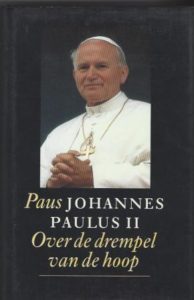 Cover of Paus Johannes Paulus II: Over de drempel van de hoop. book