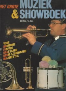 Cover of Het grote Muziek & Showboek voor Harmonie Fanfare Brassband Drum & Showband Majorettes book