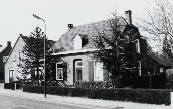 Dijk 26-26b in 1981. Foto Wies van Leeuwen, collectie BHIC, nr. PNB001016146.