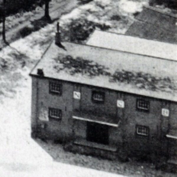 Het pakhuis vanuit de lucht in 1954. Foto KLM luchtfoto.