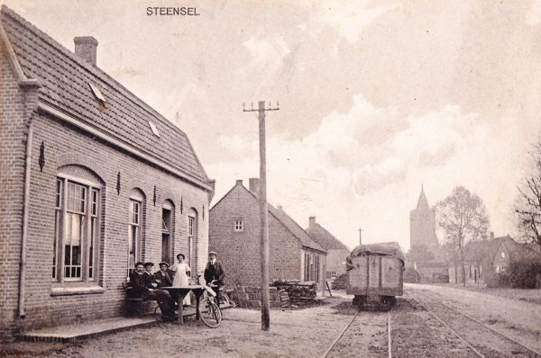 Links café Wilbers rond 1915. Foto collectie HSK De Acht Zaligheden.