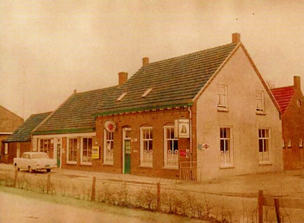 Foto van het winkelpand uit 1969.