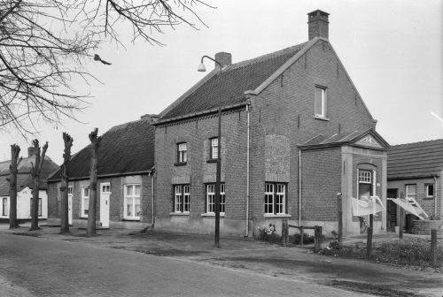 42 Steensel, School + klassenfoto's